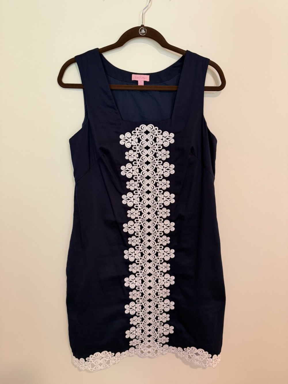 *LIKE NEW* Lilly Pulitzer Navy Mini Shift Dress w/ White Embroidery